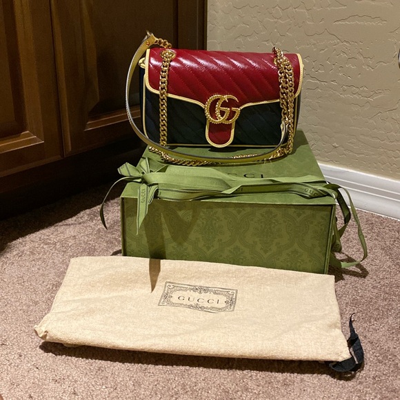 Gucci Handbags - Gucci Marmont authentic